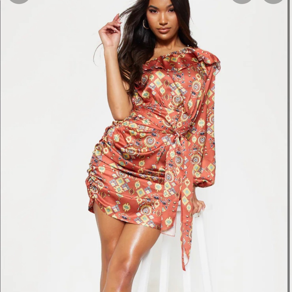 🌺Pretty little Thing Brown Ruched Satin Dress